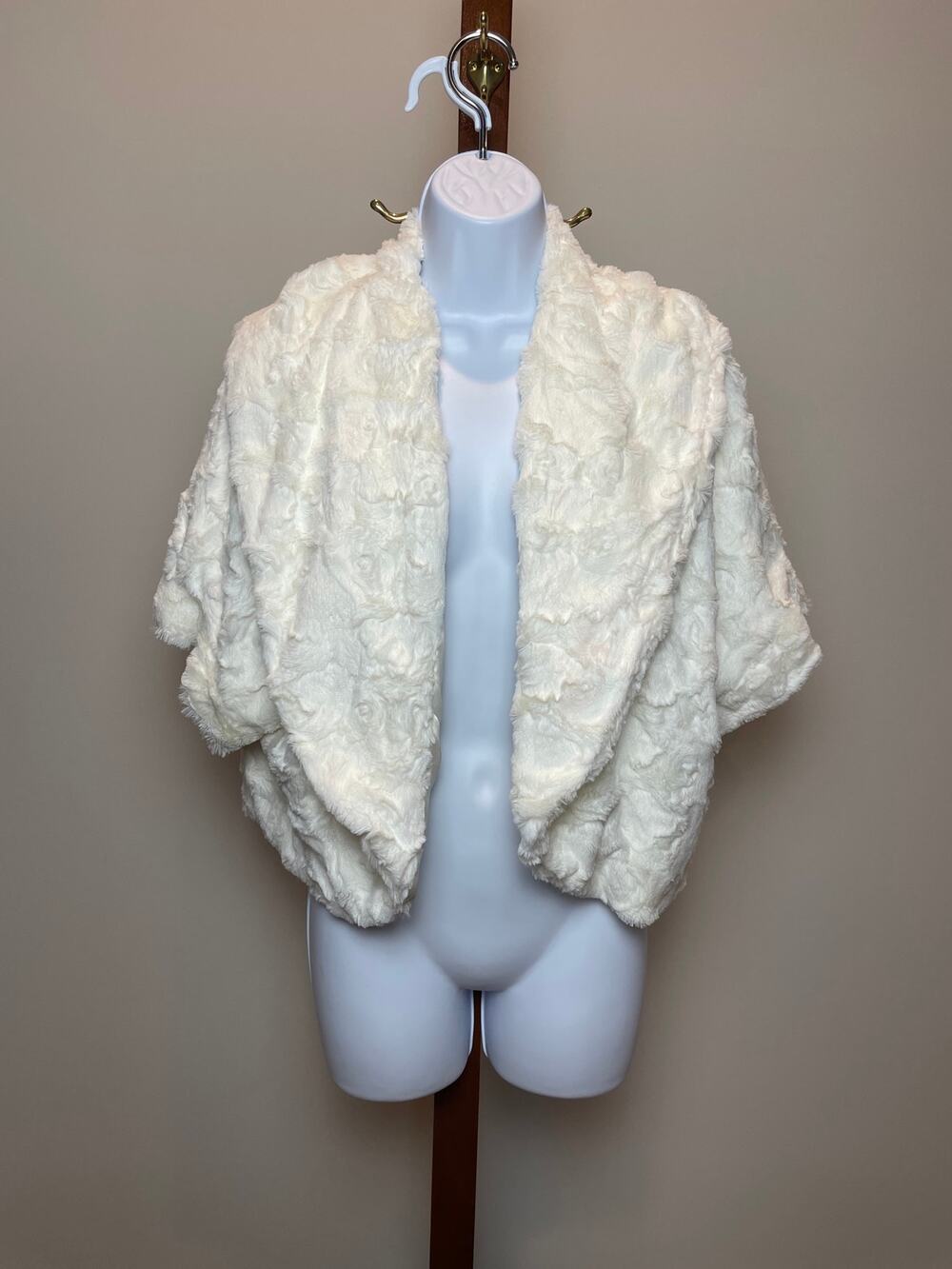 WD‑NY Cream Faux Fur Shawl Collar Jacket Size L to XL Satin Lined New With Tag